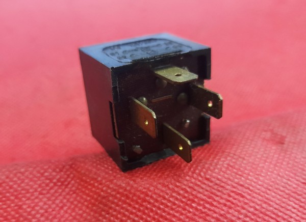 Relais 12 V 30A